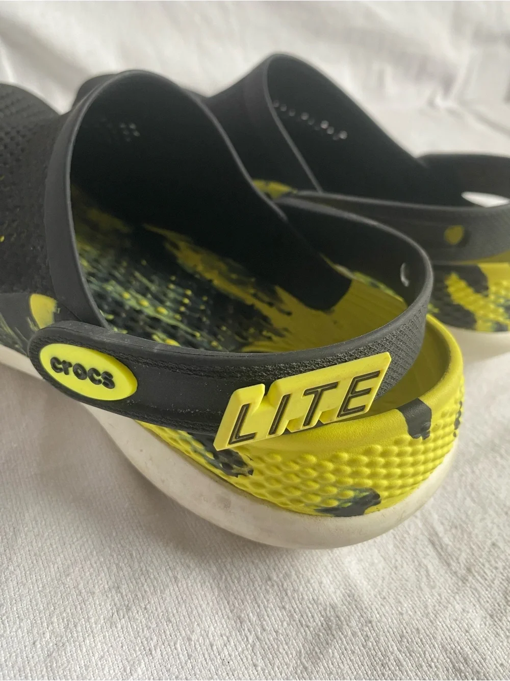 CROCS LiteRide 360 Marbled Clog in Black and Neon Yellow
